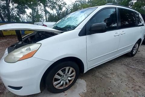 Photo of 2008 Toyota Sienna