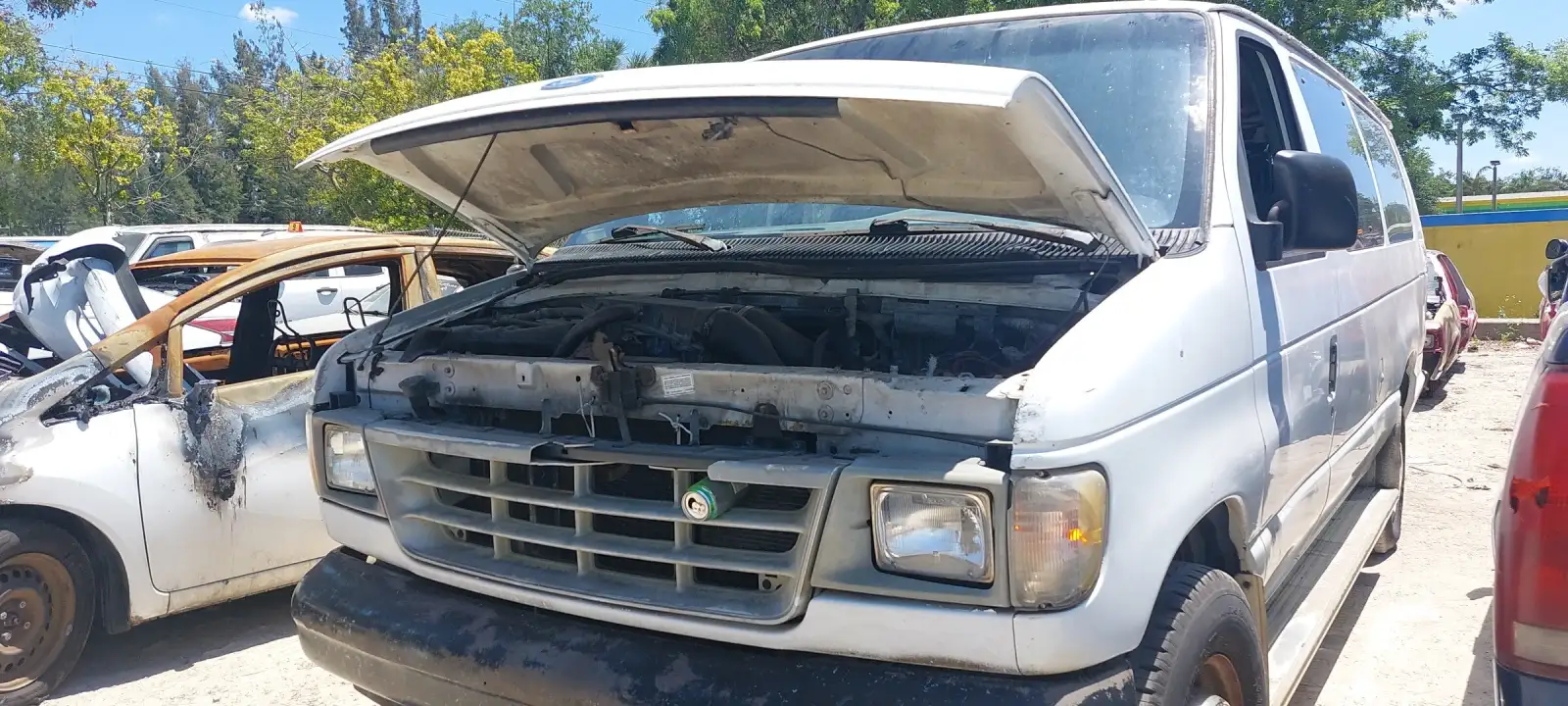 Photo of 1995 Ford E-350 Econoline Club Wagon