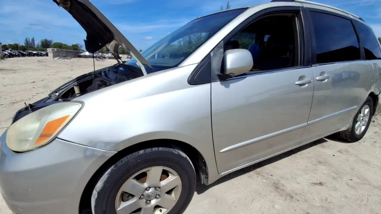 Photo of 2004 Toyota Sienna