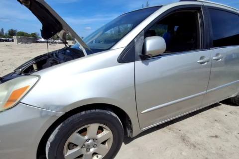 Photo of 2004 Toyota Sienna