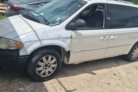 Photo of 2005 Chrysler Town & Country