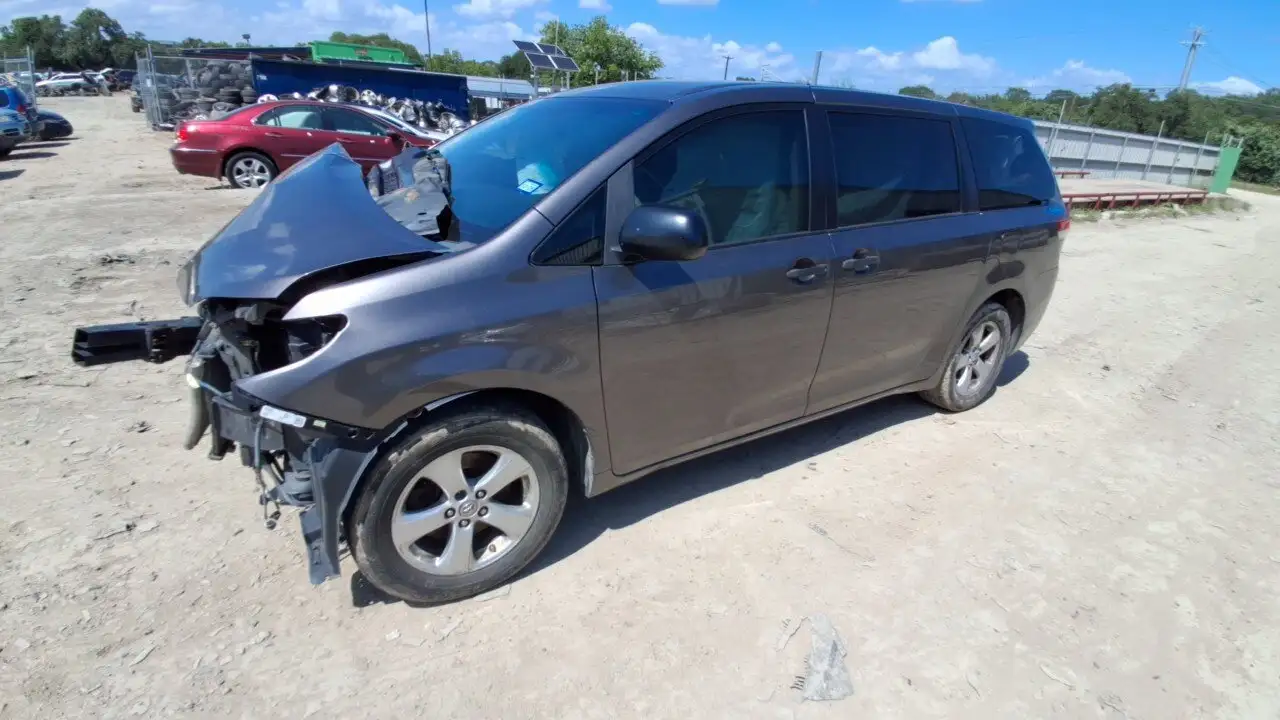 Photo of 2011 Toyota Sienna