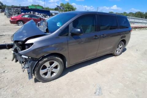 Photo of 2011 Toyota Sienna