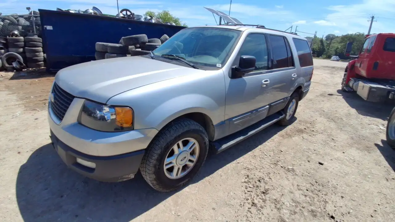 Photo of 2004 Ford Expedition