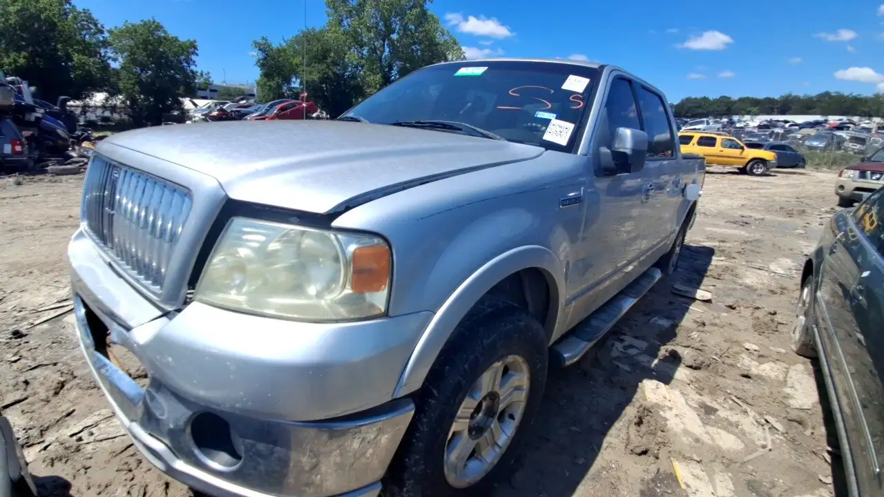 Photo of 2006 Lincoln Mark Lt