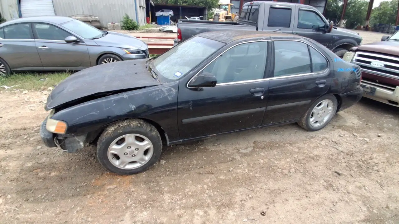 Photo of 2000 Nissan Altima