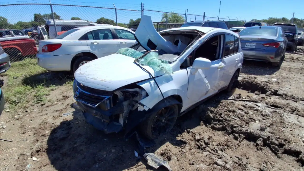 Photo of 2010 Nissan Versa