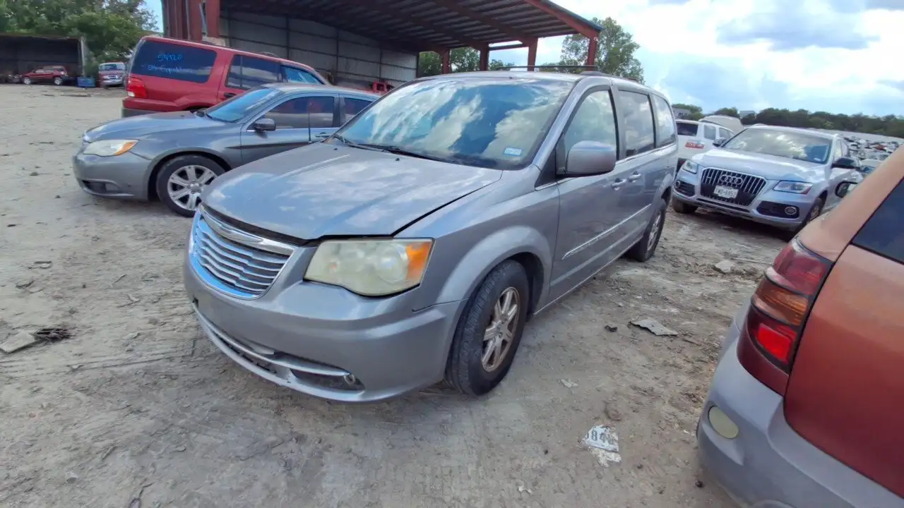 Photo of 2013 Chrysler Town & Country