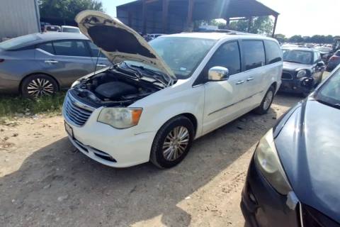 Photo of 2013 Chrysler Town & Country