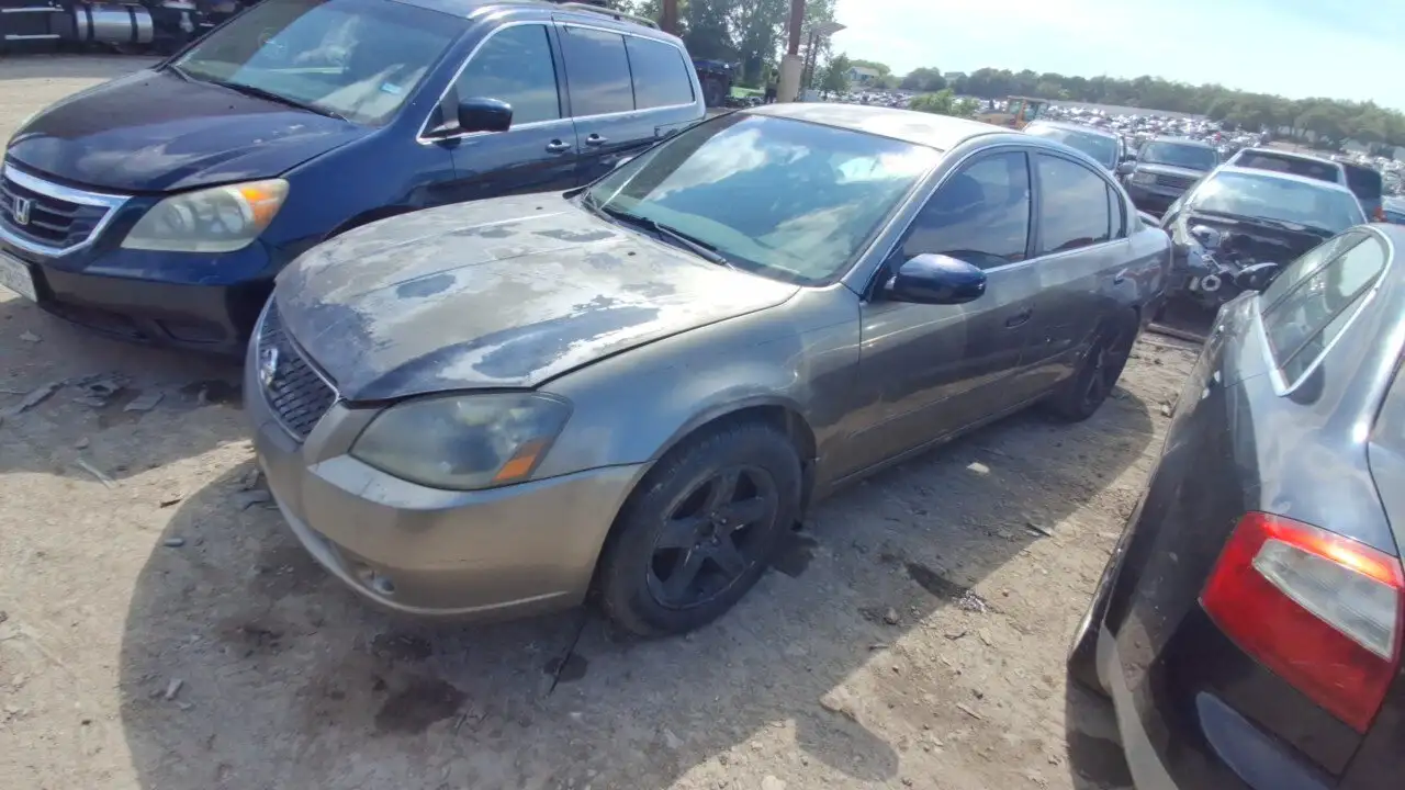 Photo of 2005 Nissan Altima