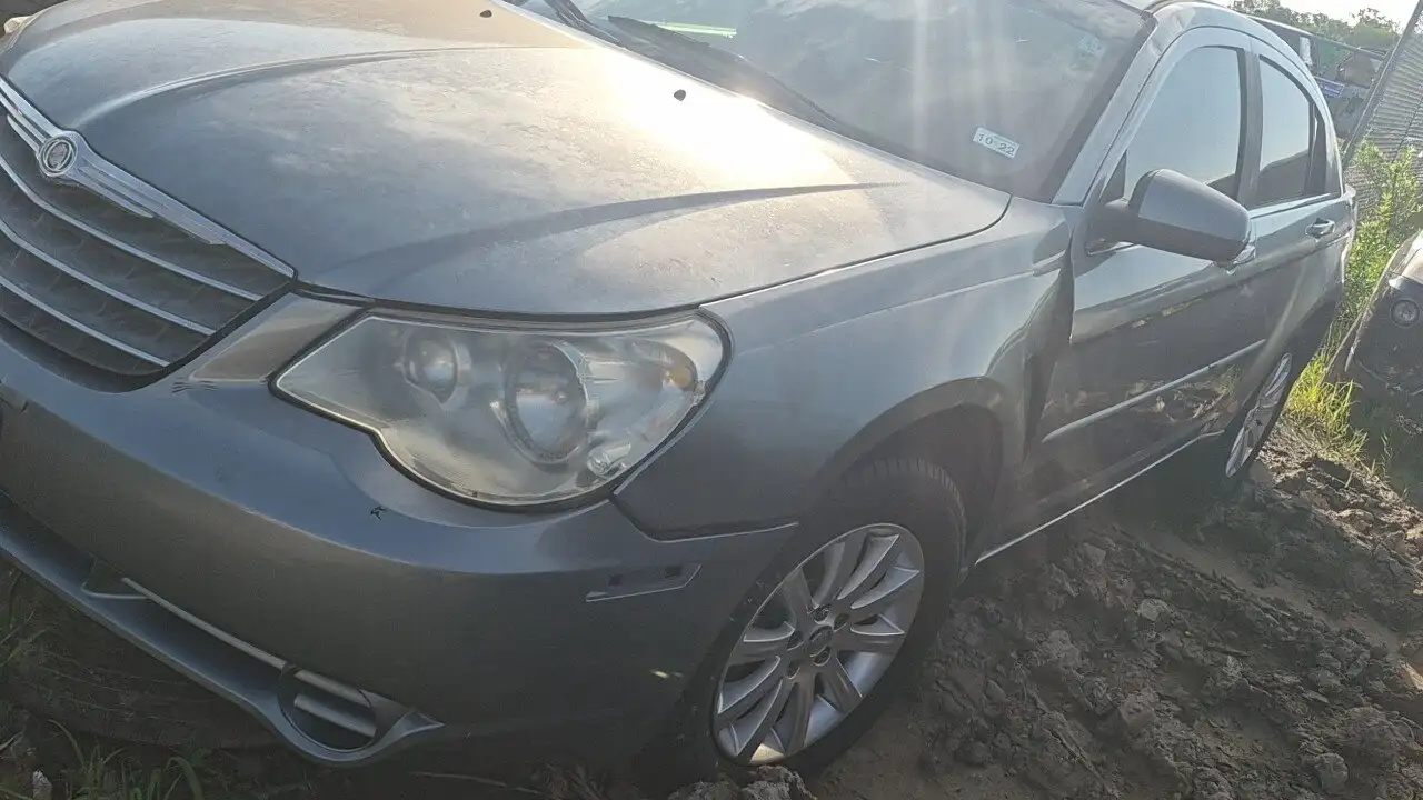 Photo of 2010 Chrysler Sebring
