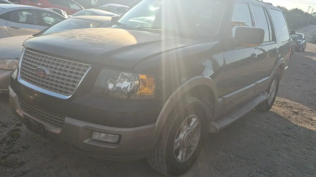 Photo of 2004 Ford Expedition