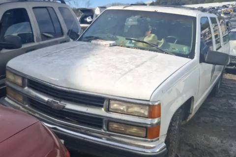 Photo of 1999 Chevrolet C1500 Suburban