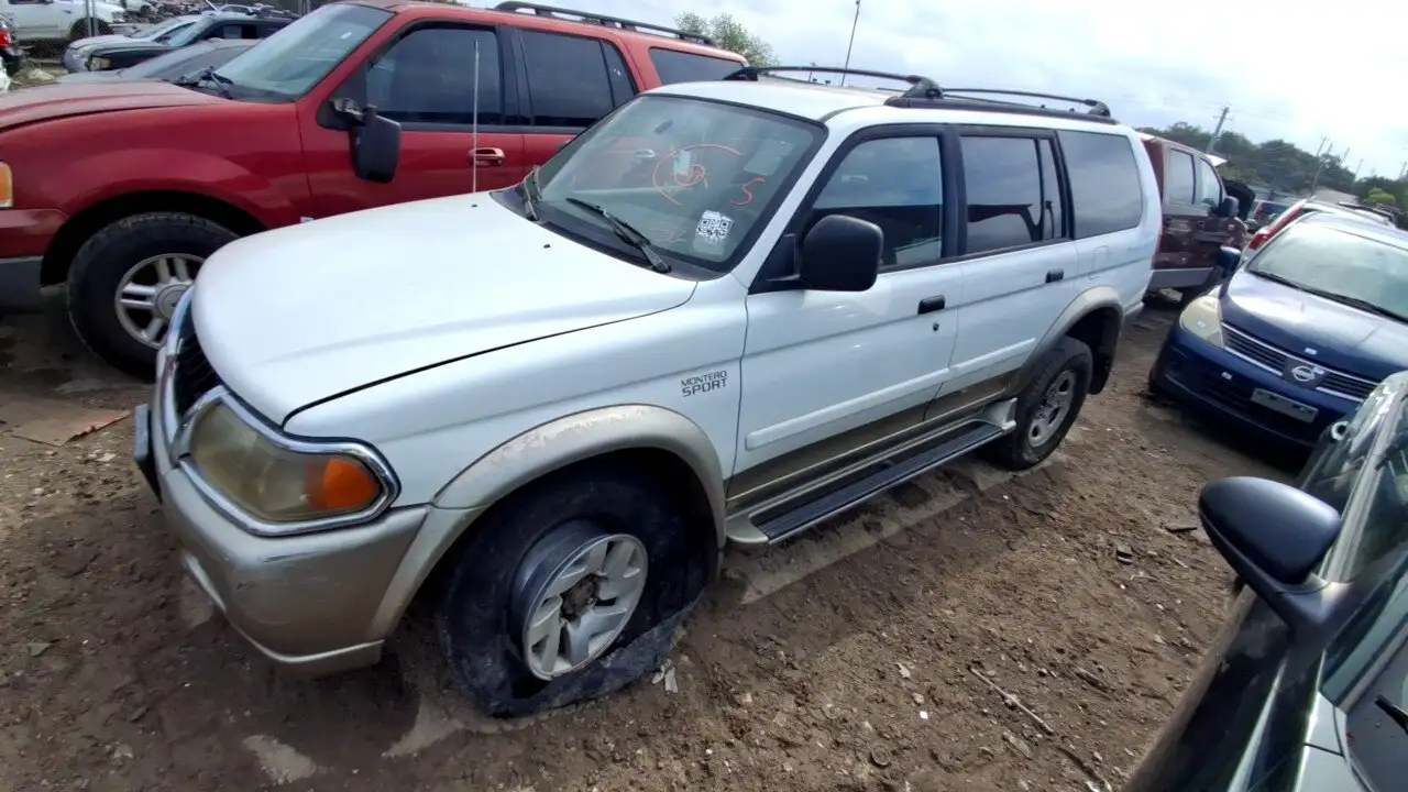 Photo of 2000 Mitsubishi Montero Sport