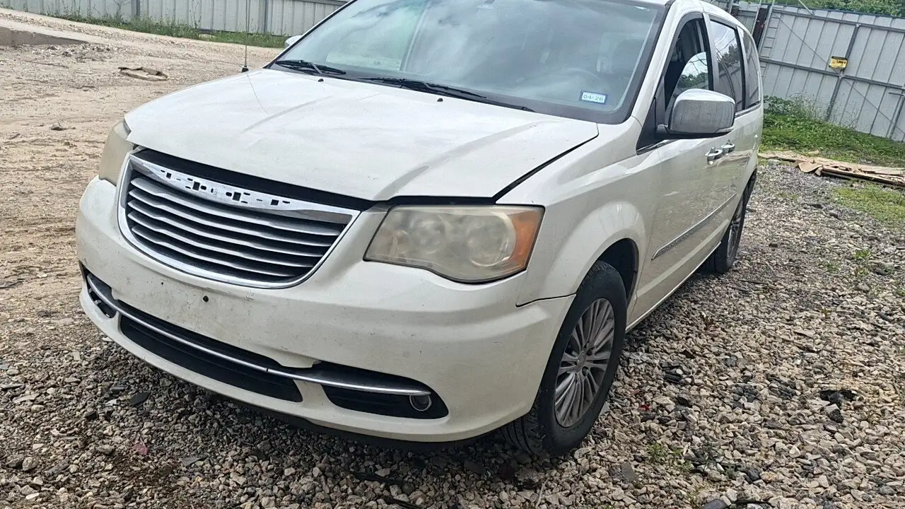 Photo of 2013 Chrysler Town & Country