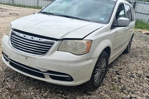 Photo of 2013 Chrysler Town & Country