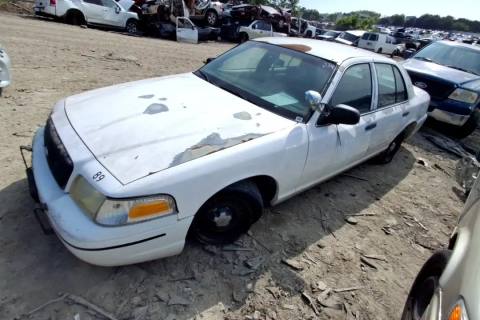 Photo of 2000 Ford Crown Victoria