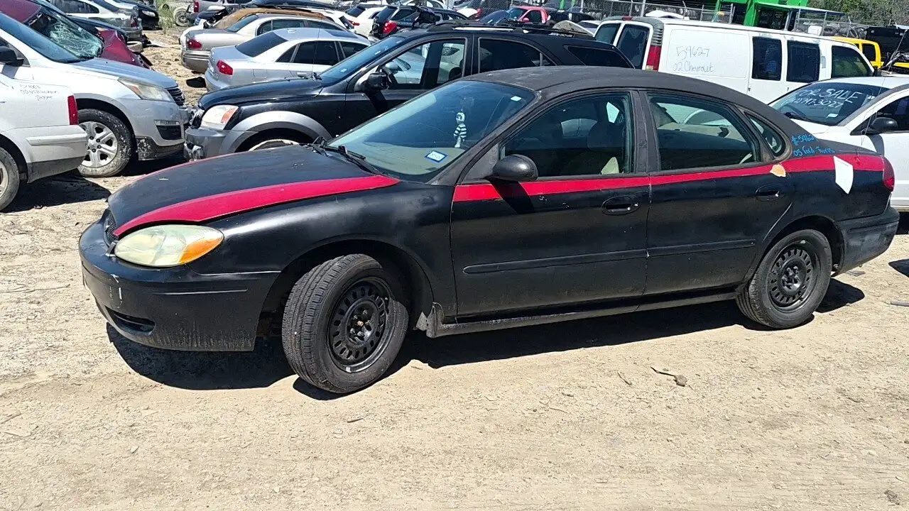Photo of 2005 Ford Taurus