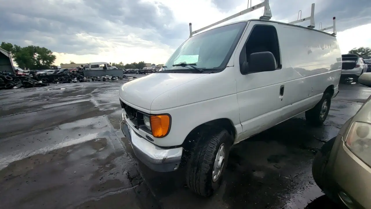 Photo of 2005 Ford E-250