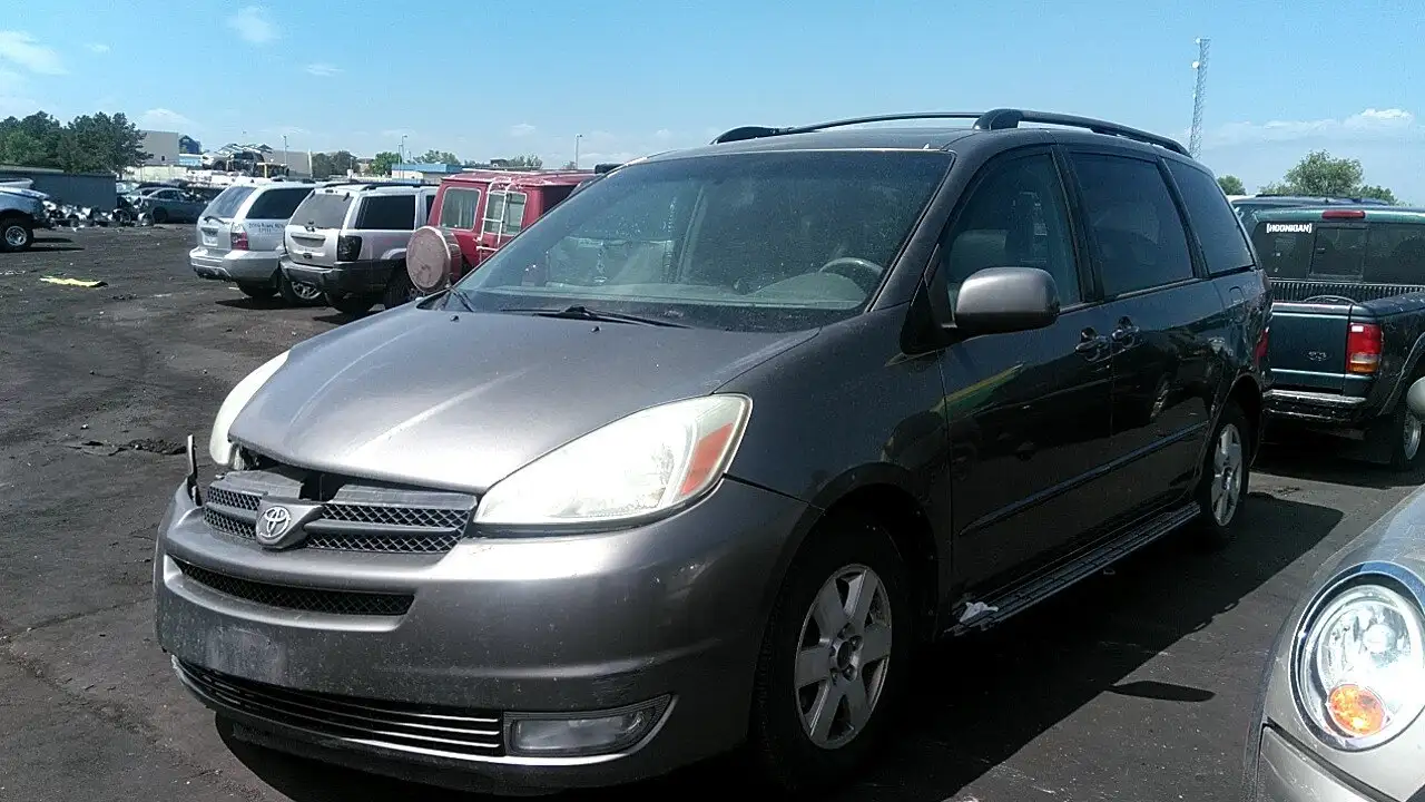 Photo of 2004 Toyota Sienna