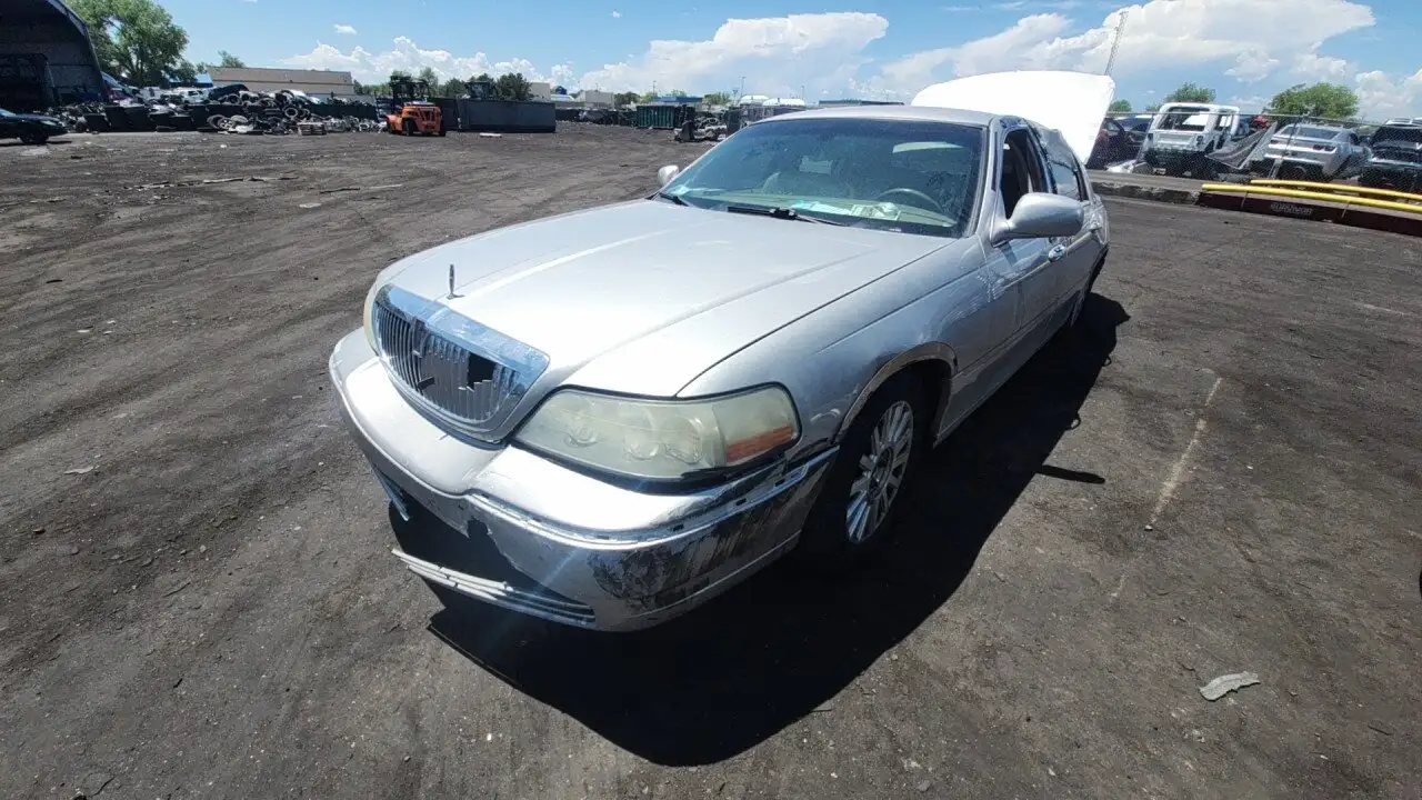 Photo of 2004 Lincoln Town Car