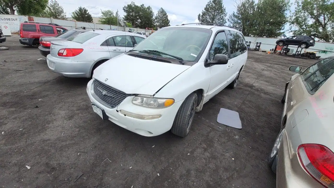 Photo of 2000 Chrysler Town & Country