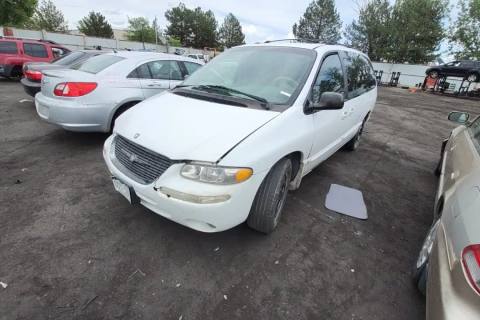 Photo of 2000 Chrysler Town & Country