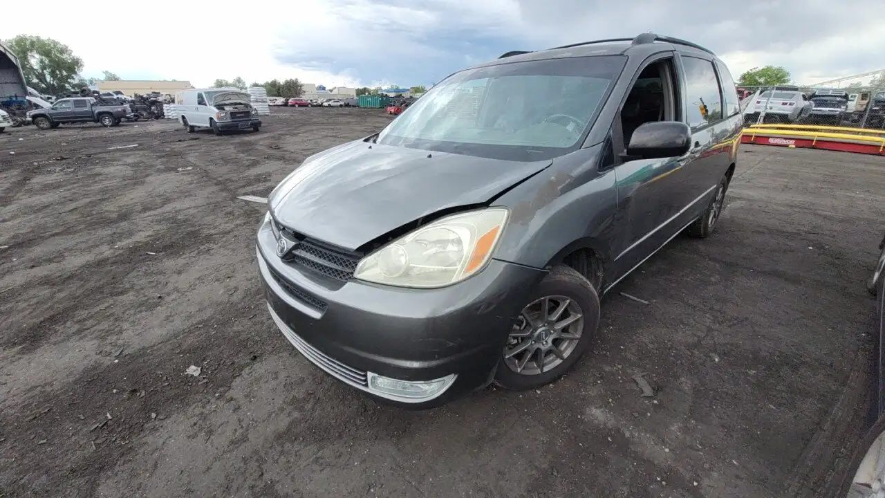 Photo of 2005 Toyota Sienna