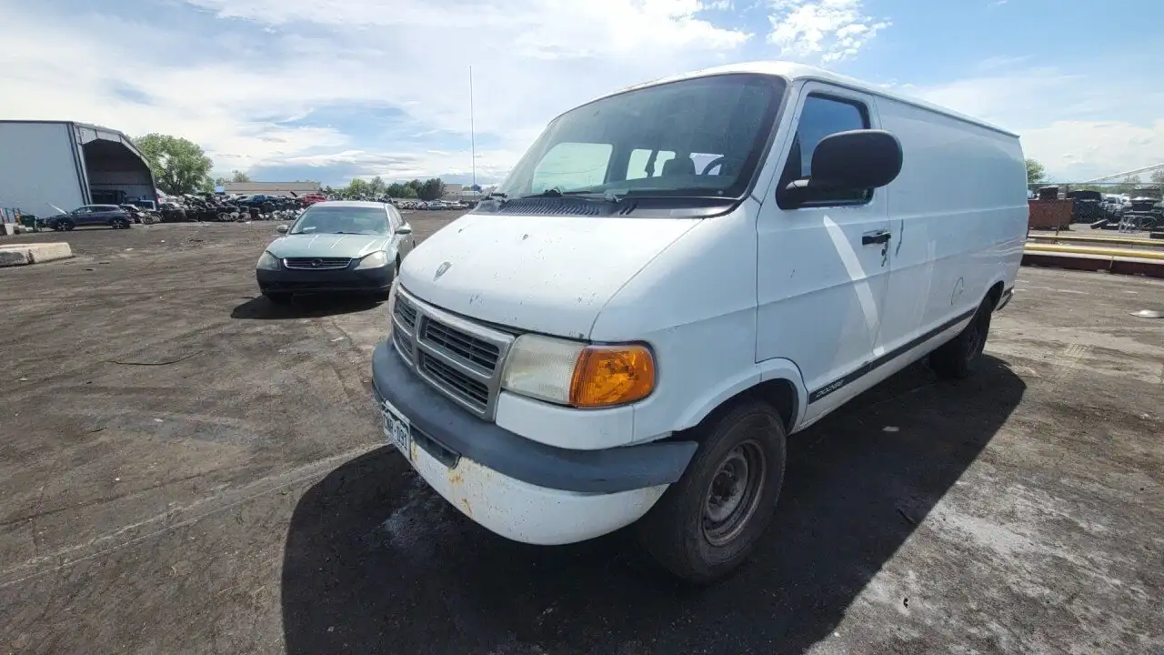 Photo of 2000 Dodge Ram 1500 Van
