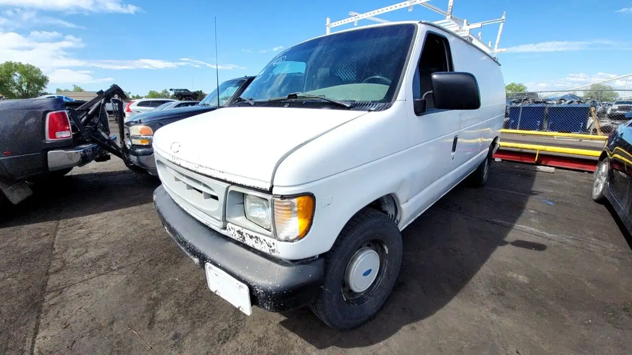Photo of 2002 Ford E-150 Econoline