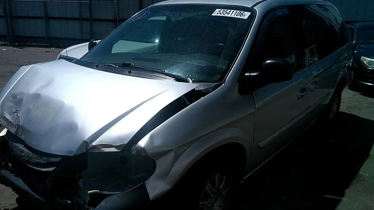Photo of 2005 Chrysler Town & Country
