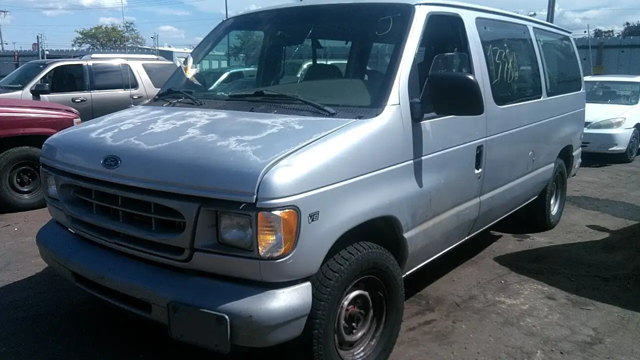 Photo of 2000 Ford E-150 Econoline