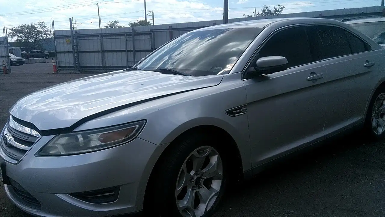 Photo of 2011 Ford Taurus