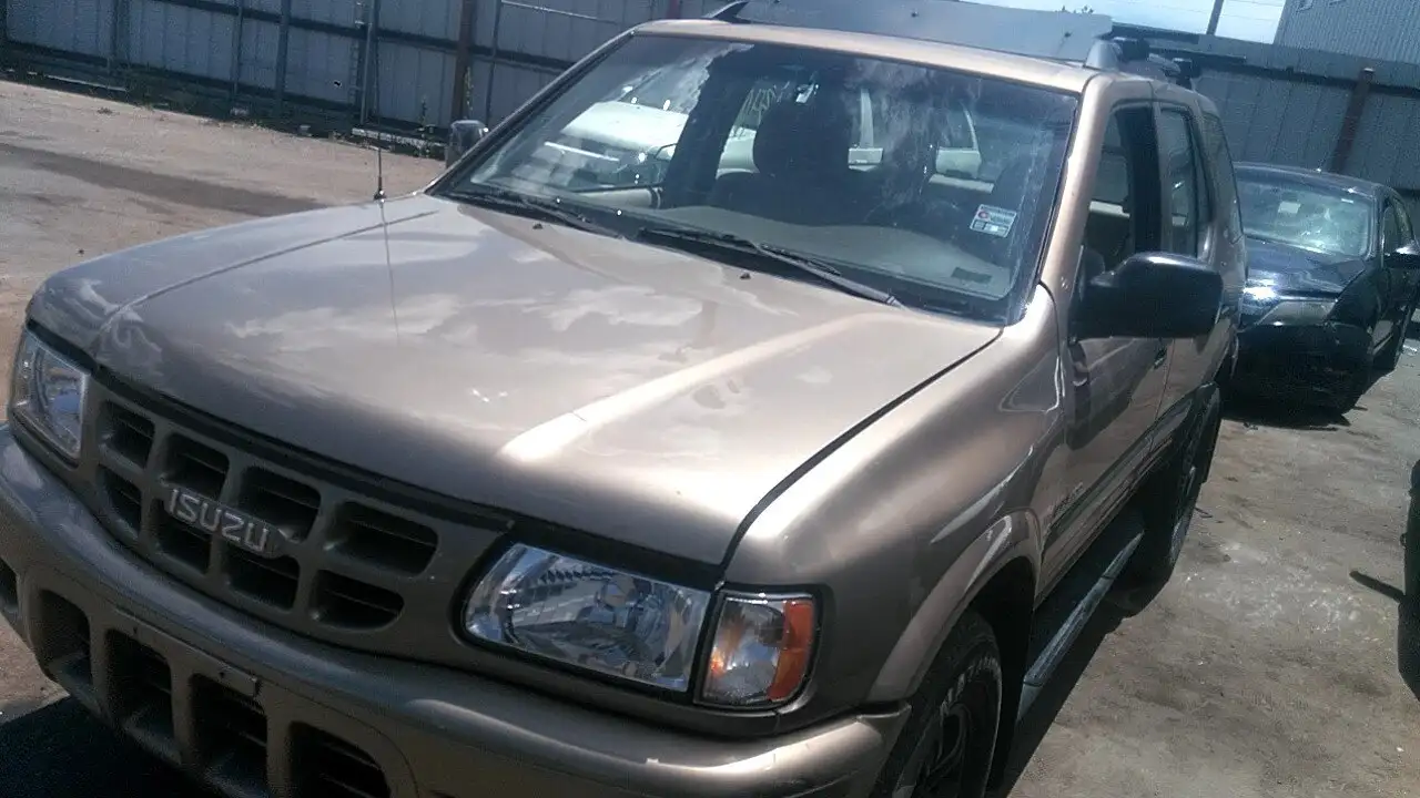 Photo of 2000 Isuzu Rodeo