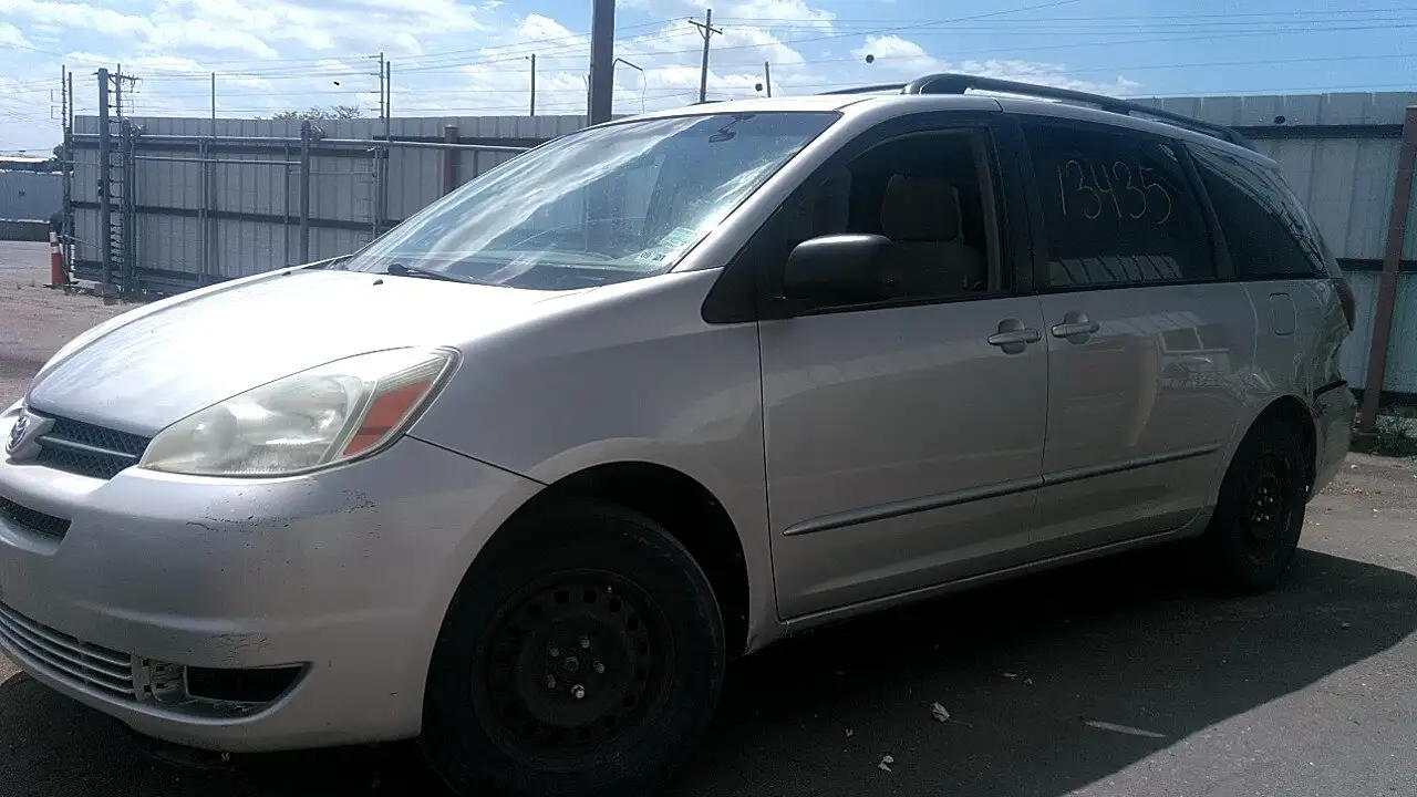 Photo of 2004 Toyota Sienna