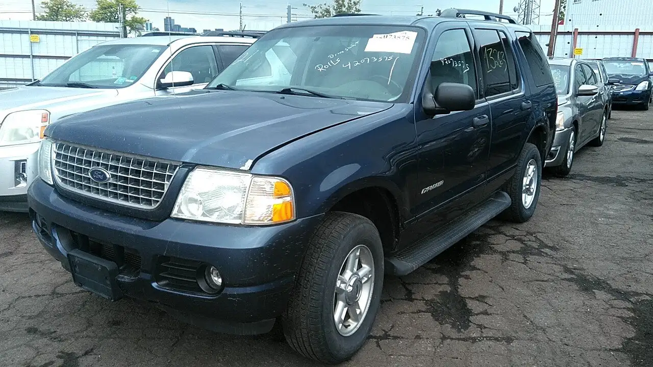 Photo of 2004 Ford Explorer