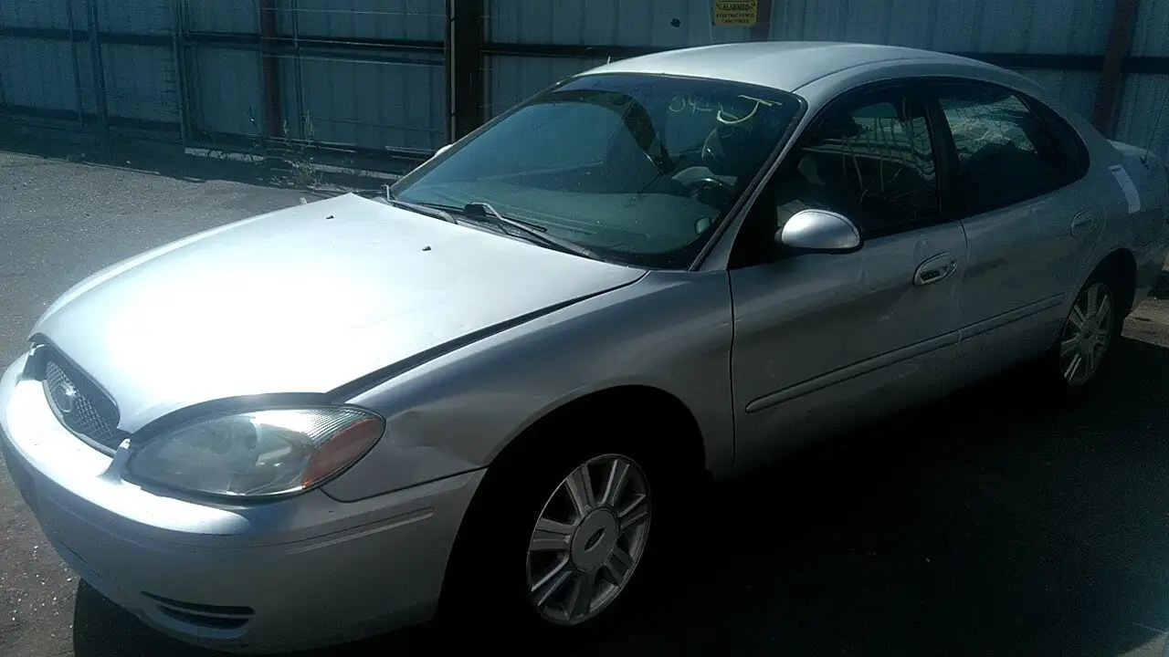 Photo of 2005 Ford Taurus
