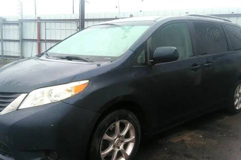 Photo of 2011 Toyota Sienna