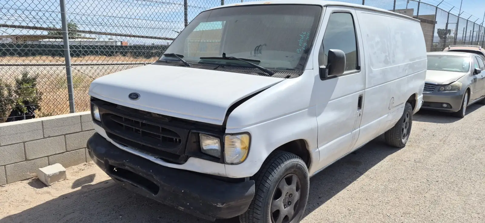 Photo of 1999 Ford E-150 Econoline