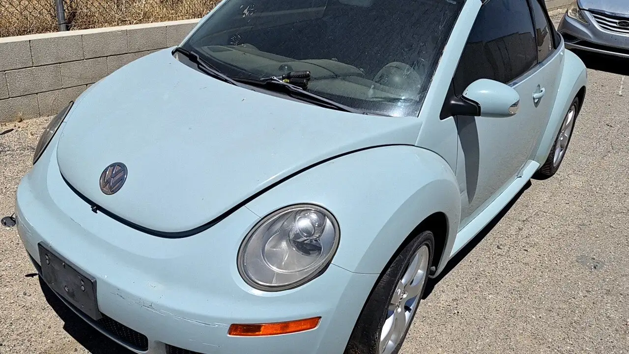 Photo of 2006 Volkswagen Beetle