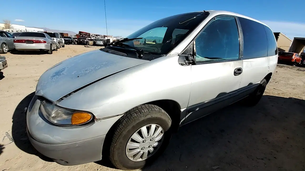 Photo of 2000 Plymouth Voyager