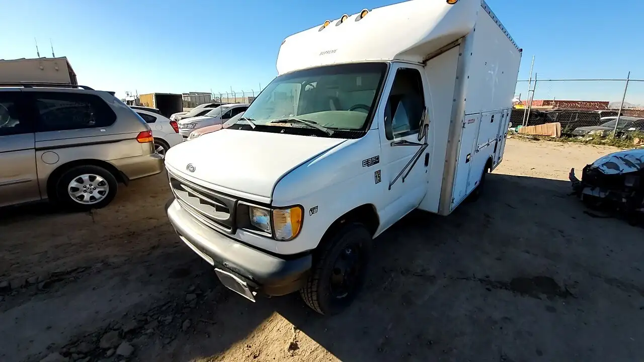 Photo of 2002 Ford E-350 Super Duty