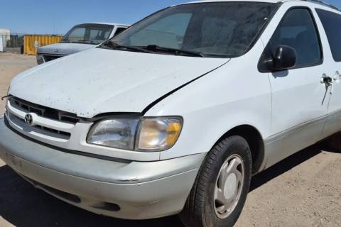 Photo of 1998 Toyota Sienna