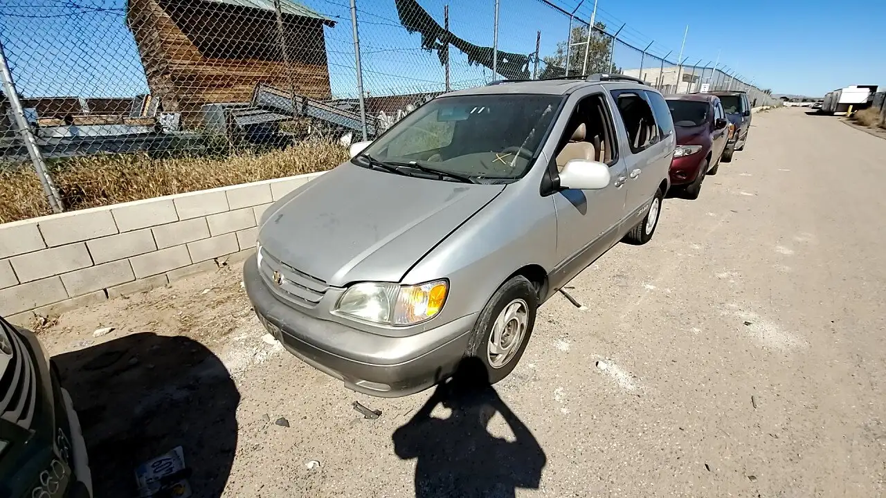 Photo of 2001 Toyota Sienna