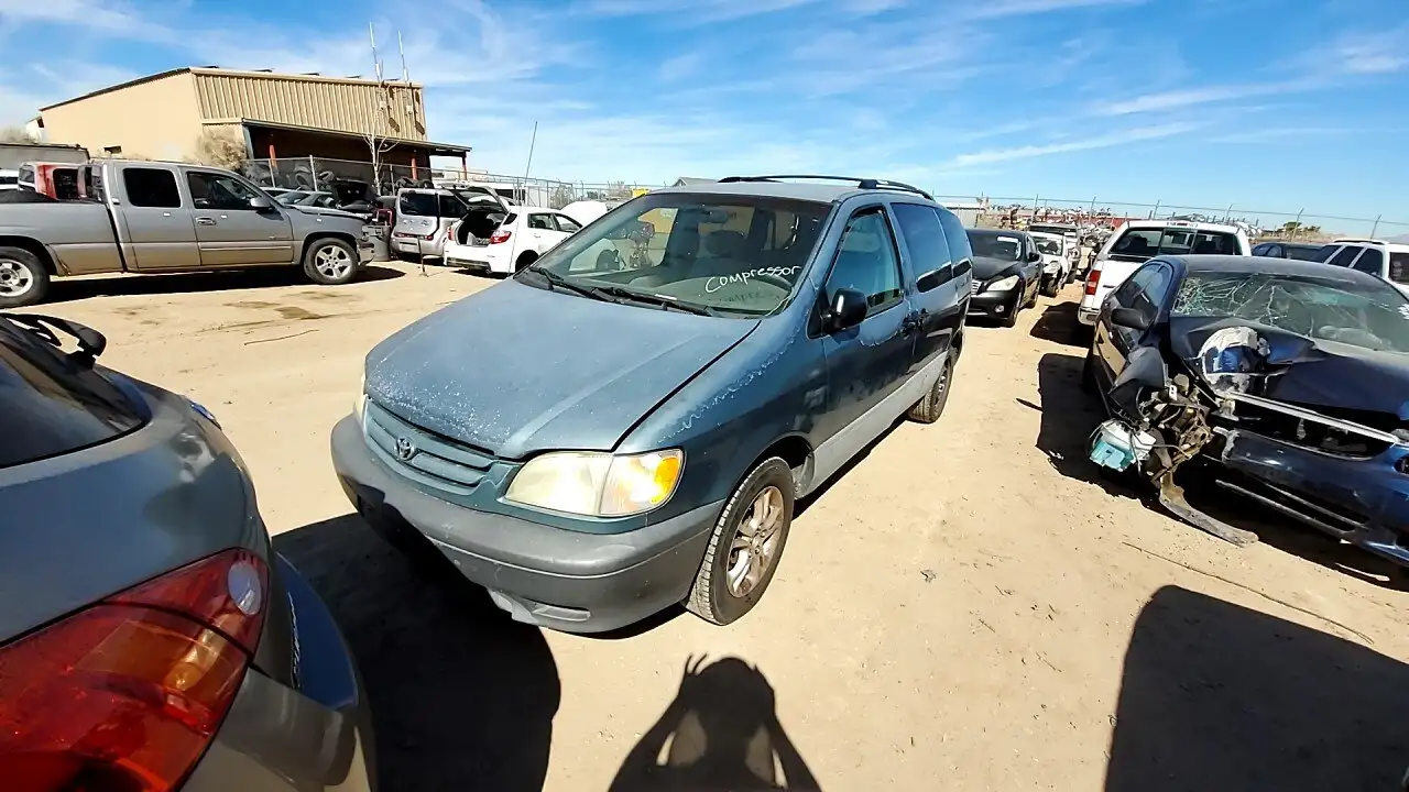 Photo of 2003 Toyota Sienna