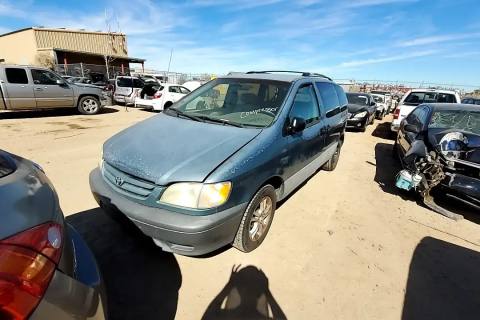 Photo of 2003 Toyota Sienna