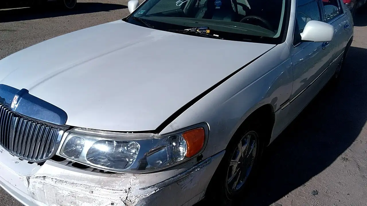 Photo of 2000 Lincoln Town Car