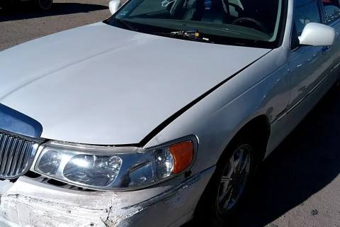 Photo of 2000 Lincoln Town Car
