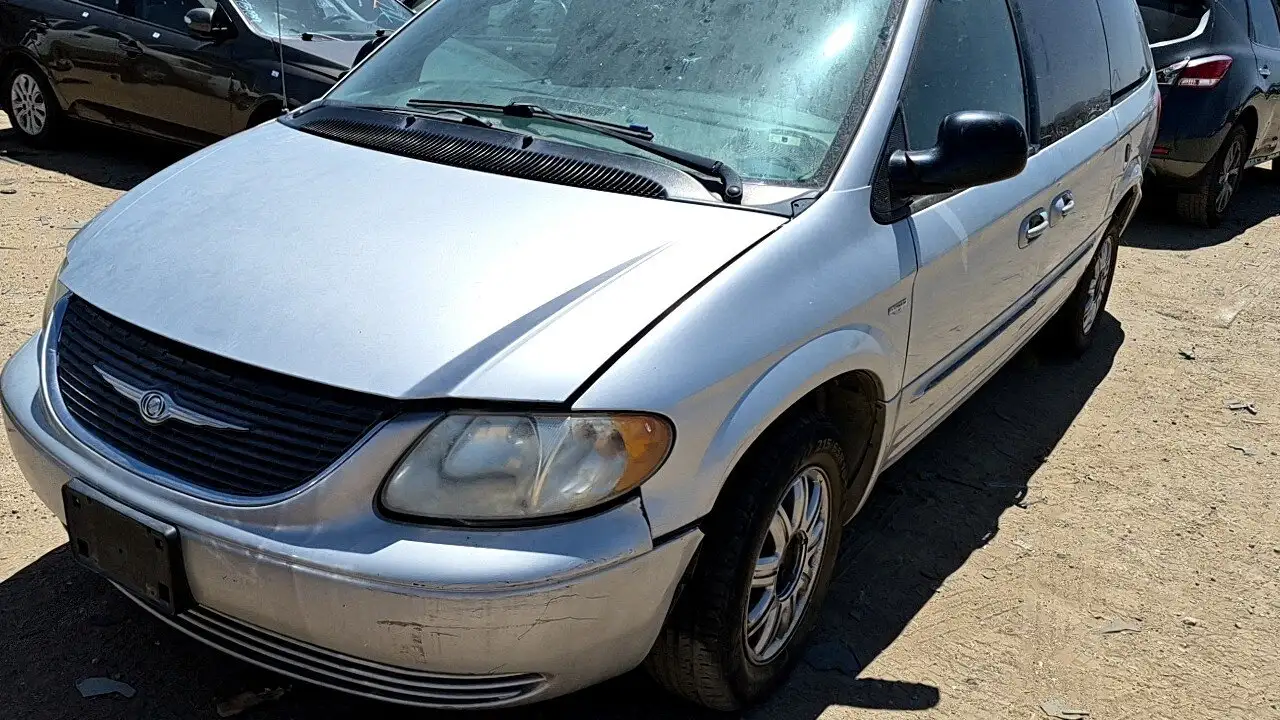 Photo of 2004 Chrysler Town & Country