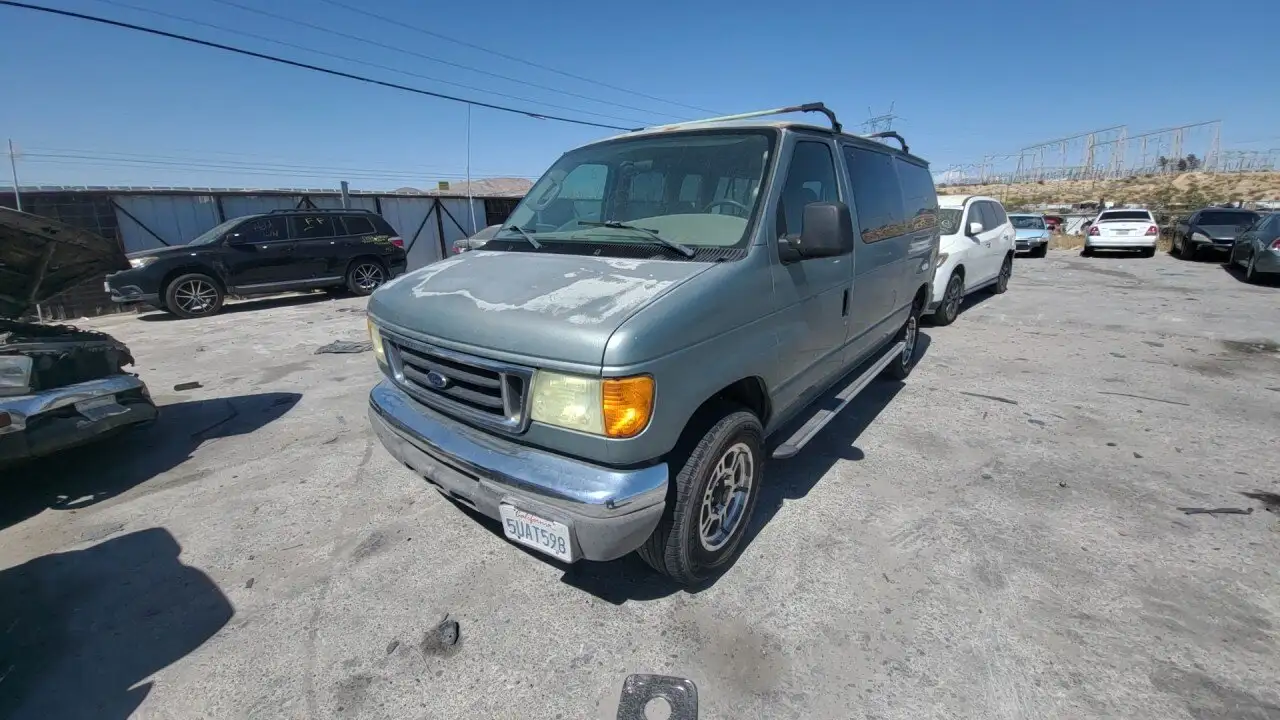 Photo of 2006 Ford E-350 Super Duty